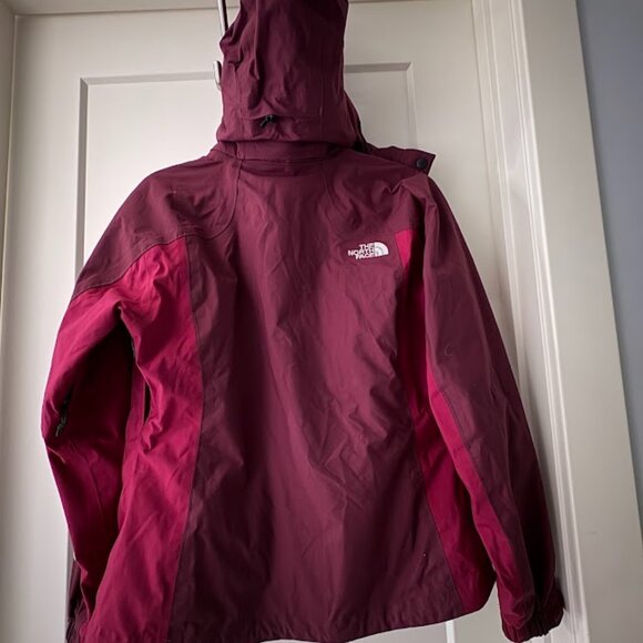 The North Face Burgundy Hyvent hooded Vented Rain snow jacket- SMALL - Picture 3 of 6